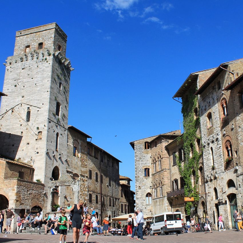 San Gimignano Piazza della Cisterna